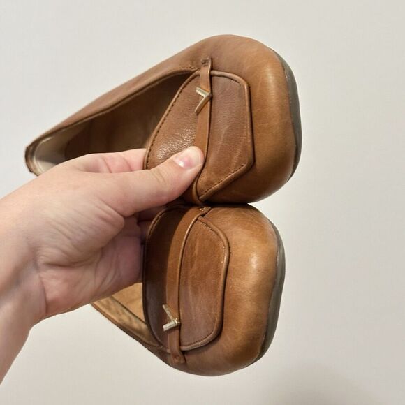 Vionic Tan Leather Loafers with Gold Accent - Picture 4 of 10